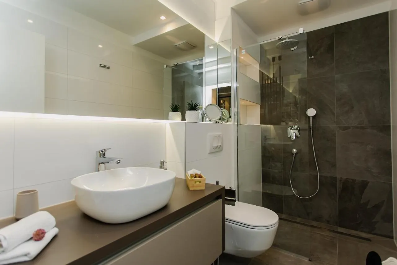 Apartment Beach Front Apt Maal, Private Spa & Parking Split Croatia
