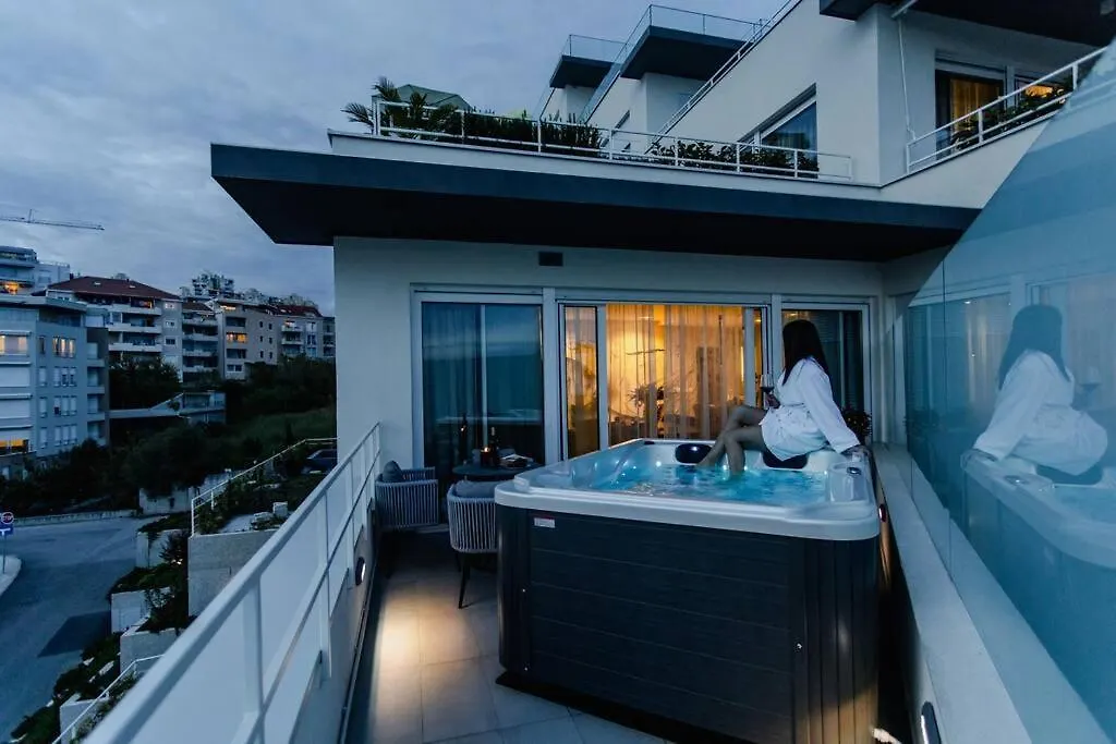 Beach Front Apt Maal, Private Spa & Parking Split 0*,  Kroatien