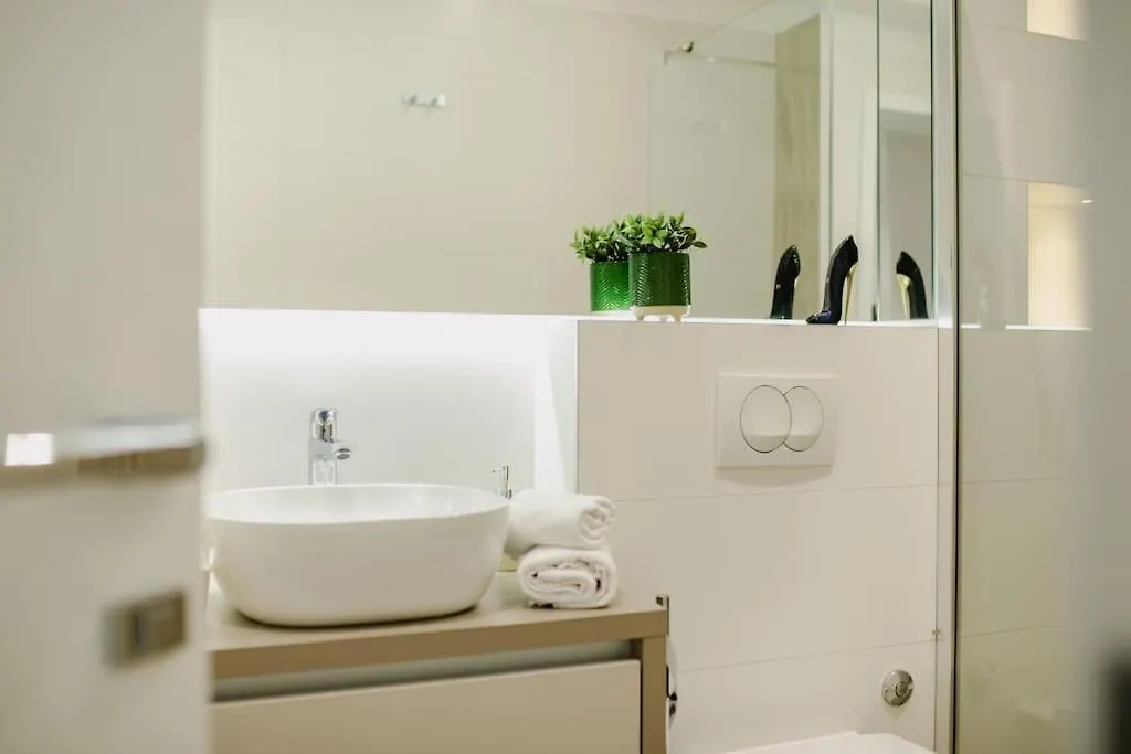 Beach Front Apt Maal, Private Spa & Parking Split