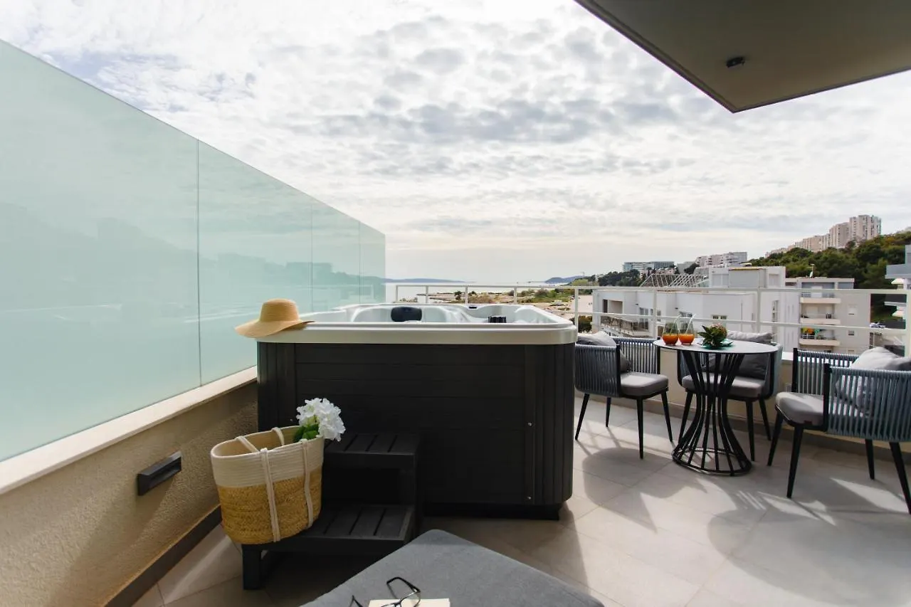 Beach Front Apt Maal, Private Spa & Parking Split Apartment