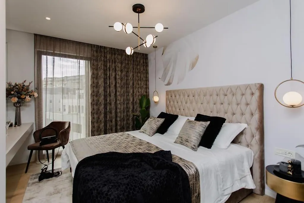 Beach Front Apt Maal, Private Spa & Parking Split 0*,