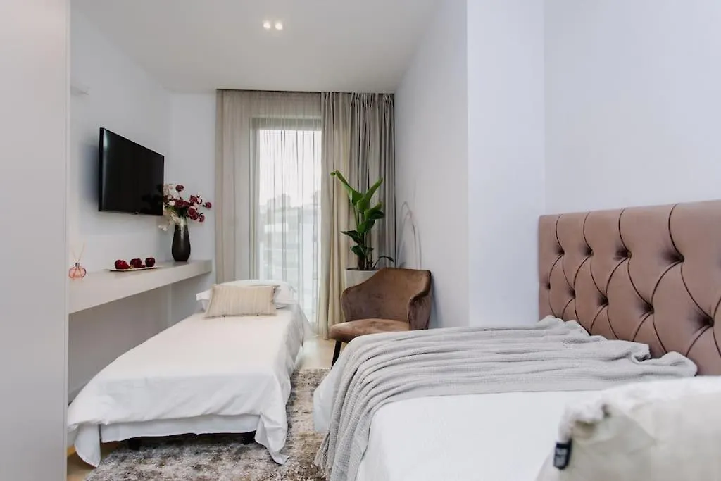 Beach Front Apt Maal, Private Spa & Parking Split 0*,