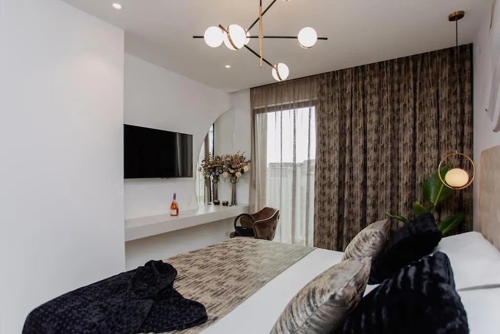 Beach Front Apt Maal, Private Spa & Parking Split