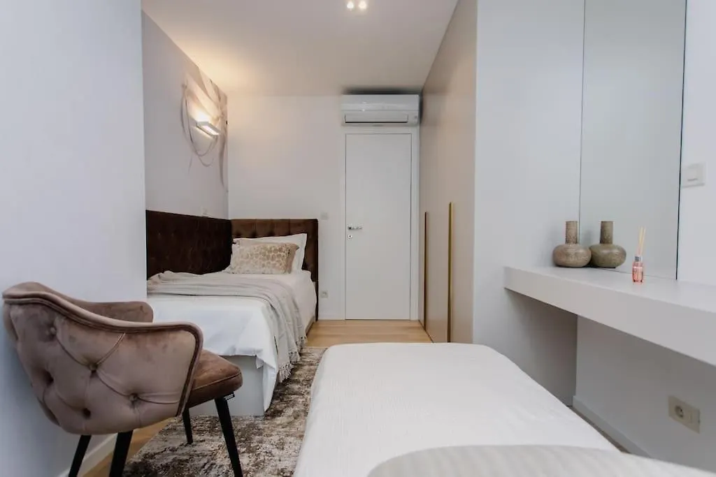 Beach Front Apt Maal, Private Spa & Parking Split Apartment