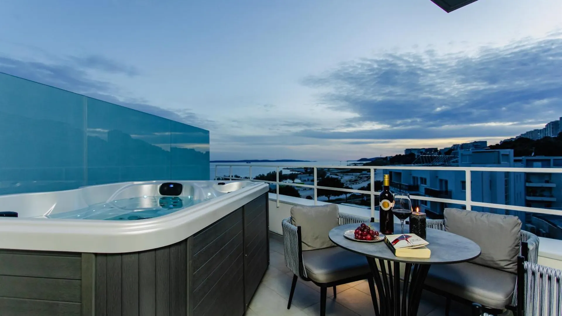 Beach Front Apt Maal, Private Spa & Parking Split Croatia